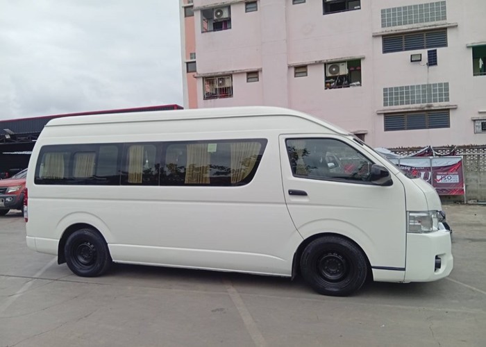 2019 TOYOTA VAN COMMUTER 2.7 MT White