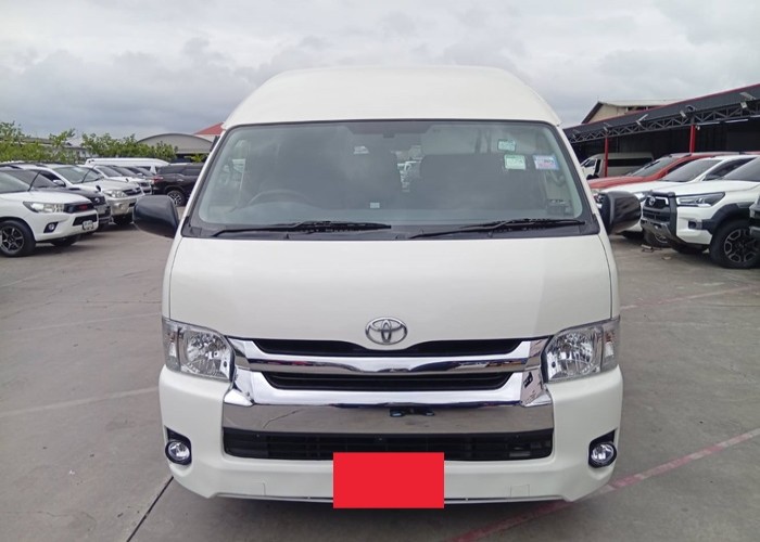 2019 TOYOTA VAN COMMUTER 2.7 MT White